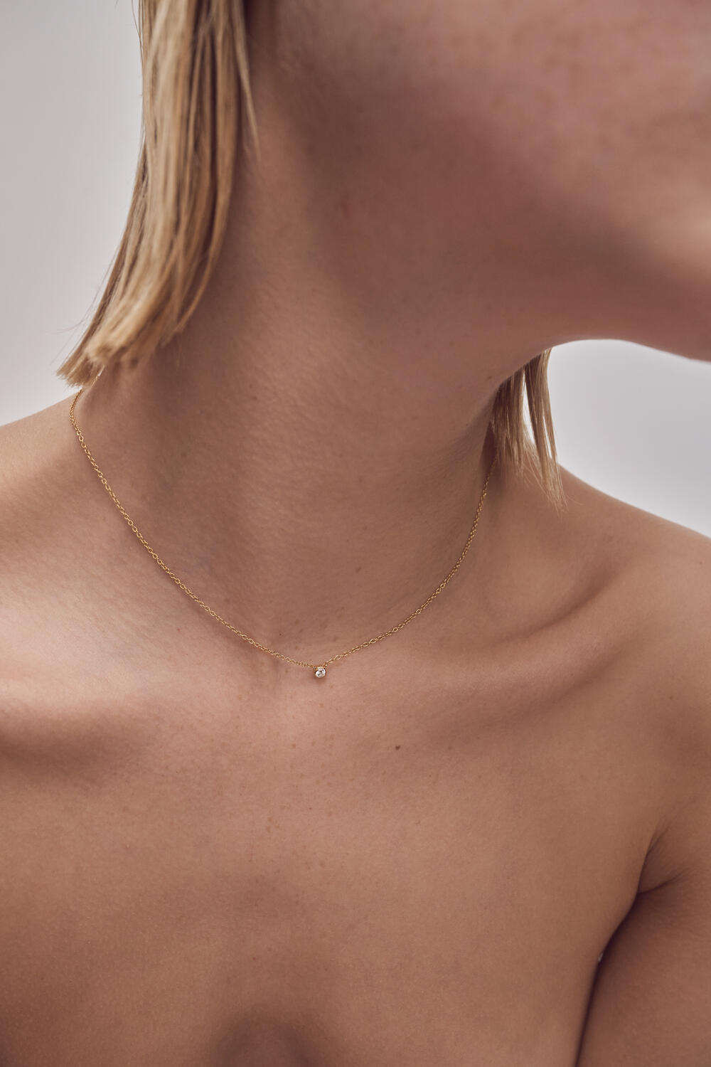 Oda Floating halskæde - forgyldt